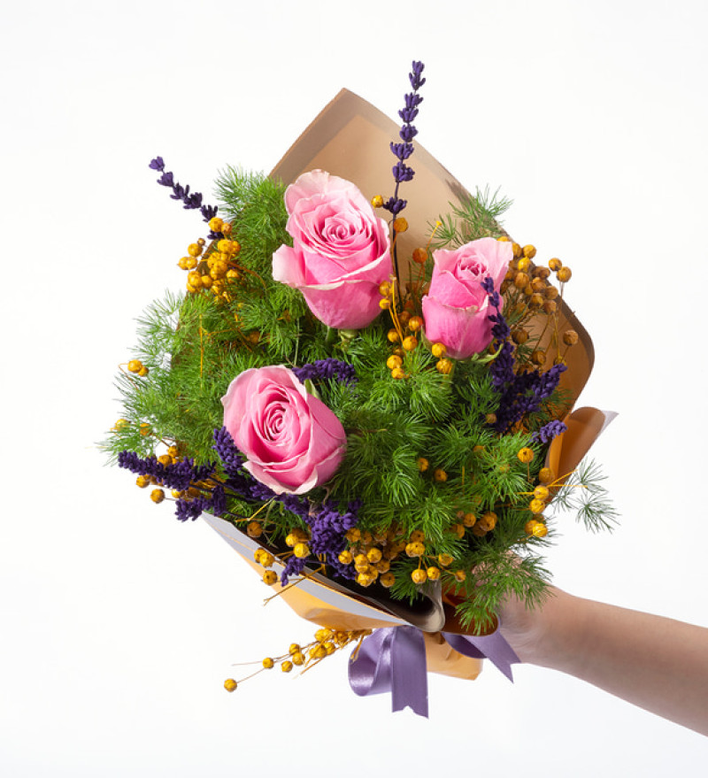 Sarı Bukette 3 Pembe Gül, Sarı Luna ve Lavanta