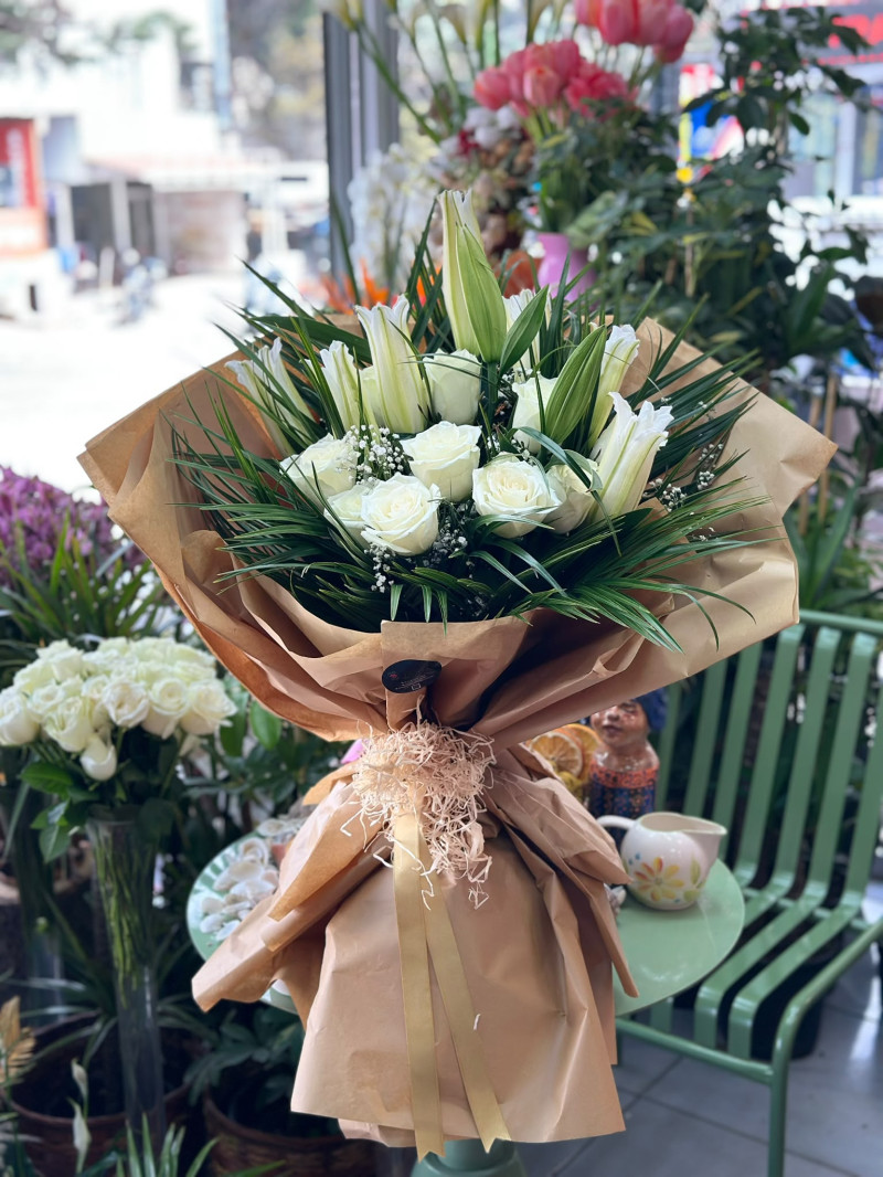 Lilyum gül buketi 